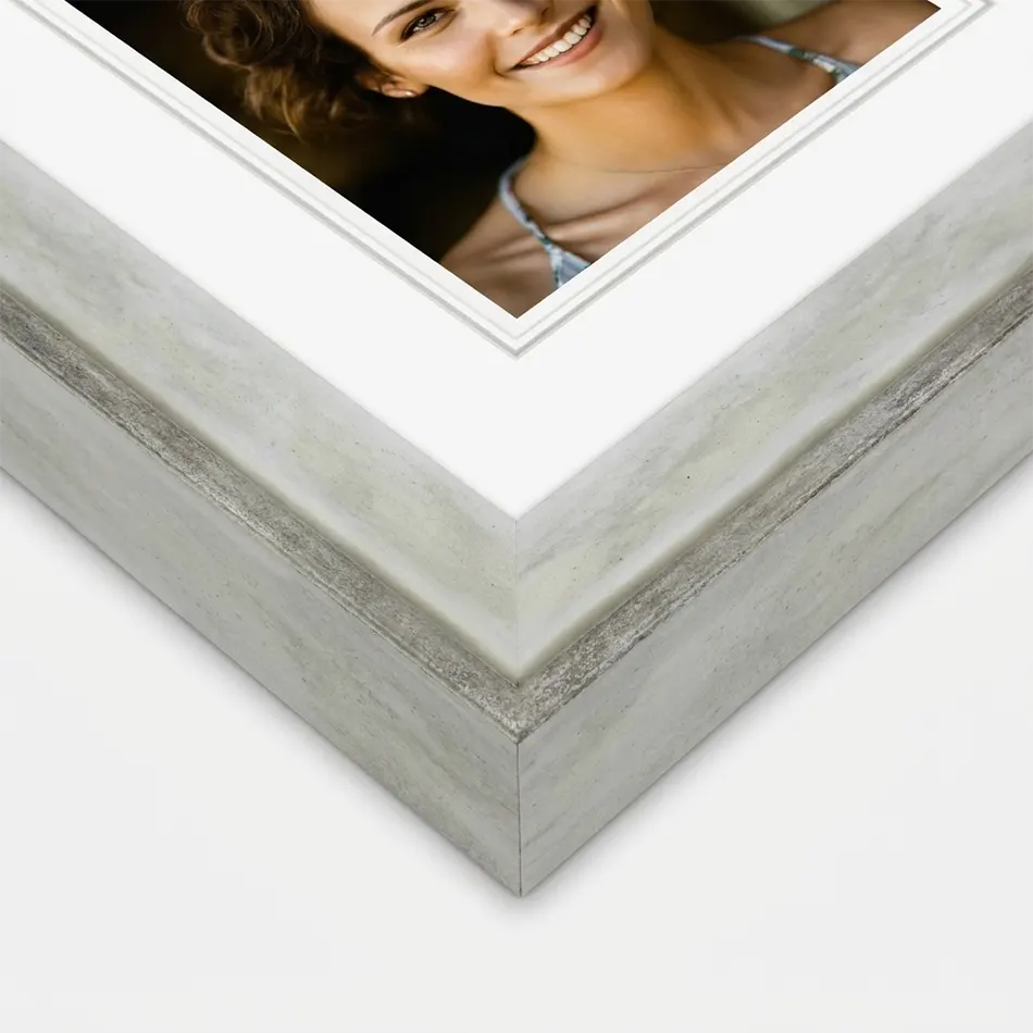 Rám na obraz drevený Como 50x60 cm - perleťová sivá s metalickým lemom