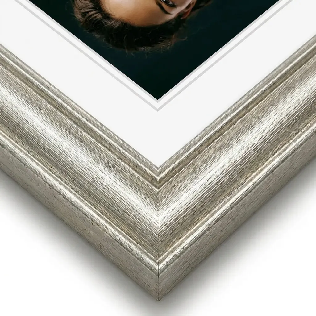 Rám na obraz drevený Salta A2 42x59,4 cm bielo-krémový so starozlatým lemom